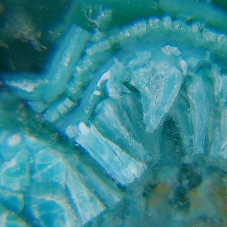 хризоколла в кварце